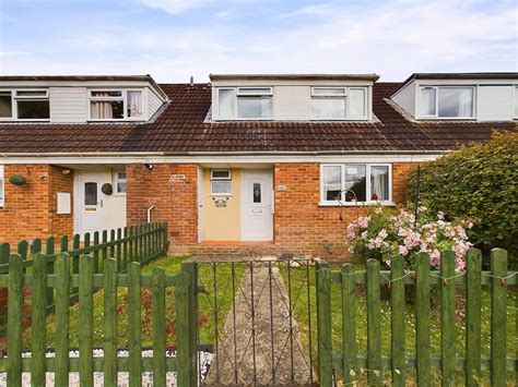 Courtfield Road Quedgeley 3 Bed Terraced House For Sale £220 000