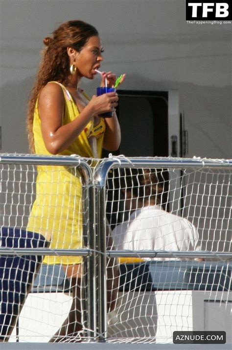 Beyonce Sexy Seen Flaunting Her Hot Curves In A Bikini On A Yacht In Monaco Aznude