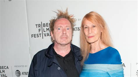 Sex Pistols Ikone Johnny Lydon Trauert Um Seine Frau Stars
