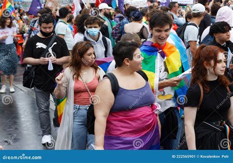 La Gente Participa En El Orgullo Gay Tambi N Conocido Como La Marcha Del Orgullo Lgbt De
