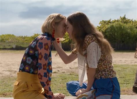 Best Of Maya Hawke On Twitter MAYA HAWKE KISSING A WOMAN IN THE