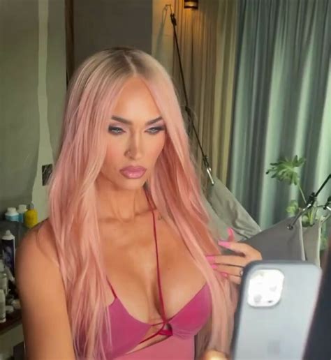 Megan Fox Looks Hot In Pink At Machine Gun Kellys Life In Pink Premiere In New York 45 Photos