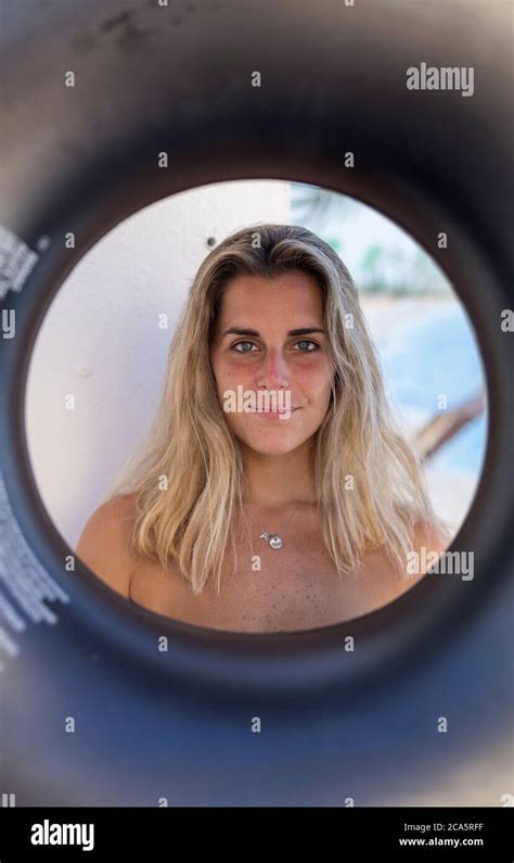 Portrait teenage girl in bikini Fotos und Bildmaterial in hoher Auflösung Seite Alamy