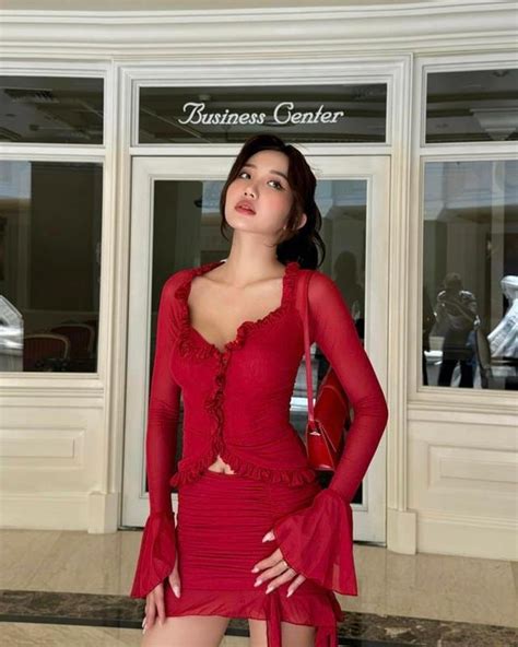 Hot TikToker Huyền 2k4 khoe dáng nuột eo thon làm fan chú ý Báo Kiến Thức