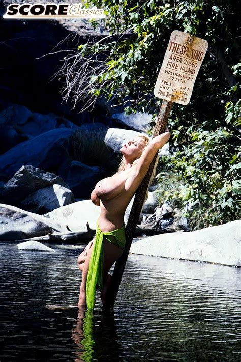 Blonde Hottie La Bust Showing Her Big Sexy Curves Outdoors Photos