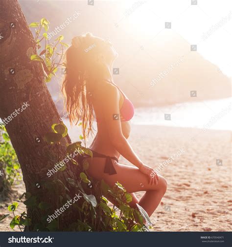Fitness Female Brunette Model Wearing Bikini Stock Photo 670540471 Shutterstock