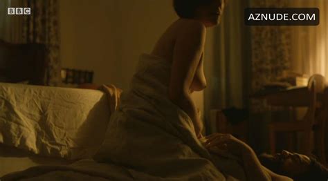 ELISABETH MOSS Nude AZNude