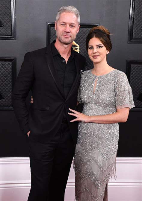Lana Del Rey Engaged - See Her Dating History, Boyfriends - Parade