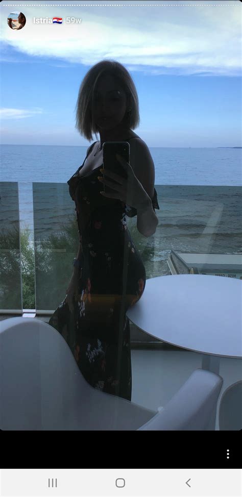 Tiff With A Big Ass Scrolller