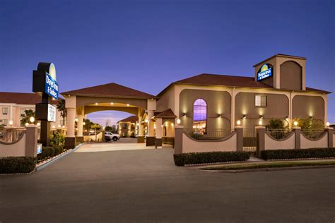 Days Inn & Suites by Wyndham Houston Hobby Airport | Houston, TX Hotels