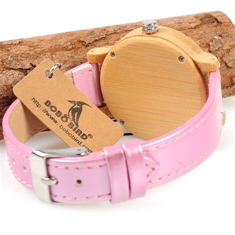 Reloj de madera de bambú y correa PU Rosa para mujer grabado personalizado