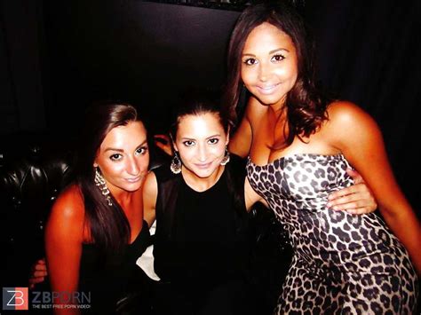 Holyday With Claudia And Her Girlfriends ZB Porn