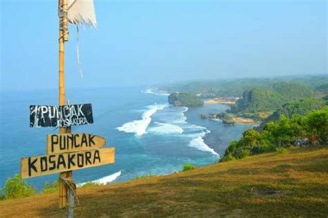 Panorama Megahnya Samudera Hindia Dari Puncak Kosakora Gunung Kidul