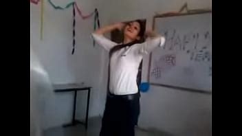 India Chica Bailando En La Universidad Bajo XVIDEOS