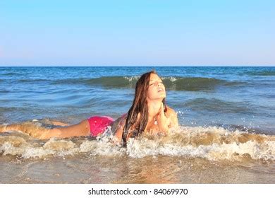 Sexy Bikini Model Posing On Beach Foto Stok 84069970 Shutterstock