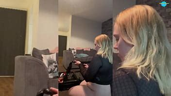 Mujer Joven Traviesa Juega Con Sus Juguetes XVIDEOS