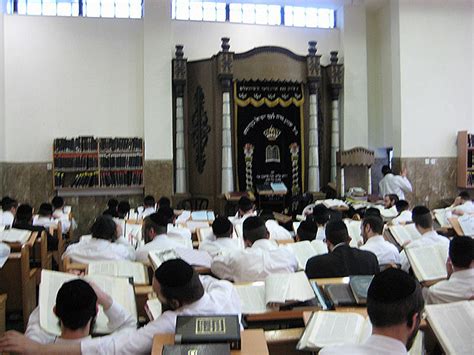 Голый палестинец устроил дебош в йешиве "Бриск" в Иерусалиме - NEWSru.co.il