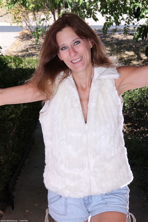 Brunette Lady Jay Dee Spreads Her Mature Pussy Big Ass Cheeks CoedCherry