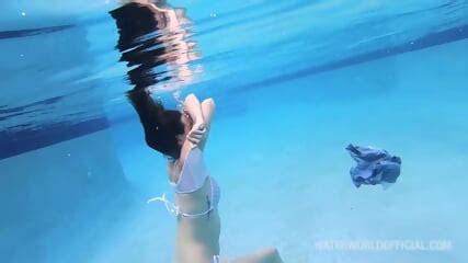 Hot Lana Lohan Underwater Breath Hold And Drowning