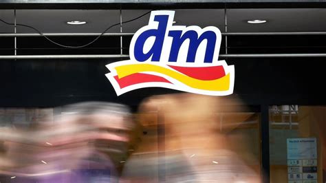 Einzelhandel Beschäftigte bei dm erhalten 4 5 Prozent mehr Gehalt