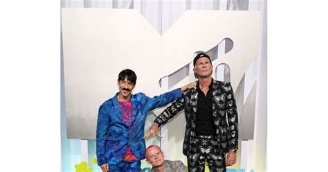 Anthony Kiedis Flea E Chad Smith Da Banda Red Hot Chili Peppers Exibem Seus Looks Coloridos E
