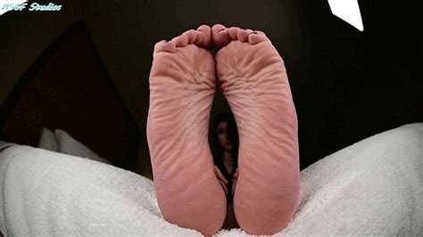 Lex Lotions Up Her Big Soles MOV Amateur Soles Giantess And Footjobs Clips4sale