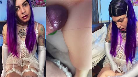 TATTOOED TRANS GIRL FUCKS HOT