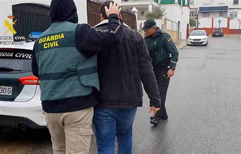 Dos detenidos por grabar y difundir imágenes íntimas de sus amigas con