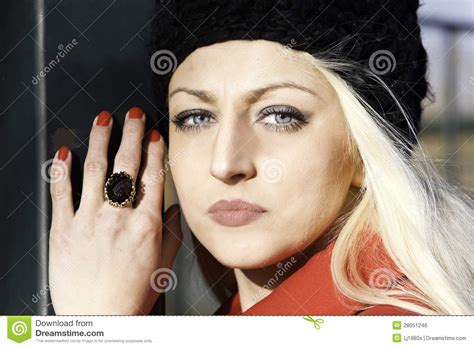 Belle Femme Blonde Avec Des Yeux Bleus Photo Stock Image Du