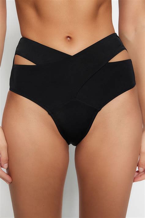 TRENDYOLMİLLA Siyah Cut Out Pencereli Yüksek Bel Regular Core Bikini Altı TBESS BA Fiyatı