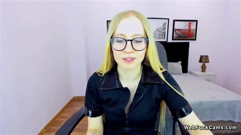 Small Tits Blonde Amateur Babe Poses On Webcam