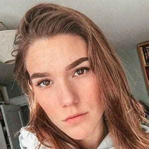 Milanka - Age, Family, Bio | Famous Birthdays