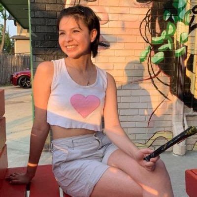 4 Hot Sexy Elva Guerra Bikini Pics