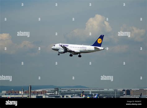 Frankfurt Germany Jun 09th 2017 Lufthansa Airbus A319 100 Old