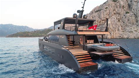 Experience Supernatural Luxury Aboard Visionfs 80 Blck Catamaran Nuvo