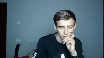 Campamento Lindo Chico Ruso Muestra Y Se Masturba Su Gran Polla XVIDEOS