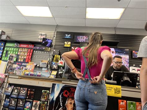 Crazy Thick Milf At Gamestop Tight Jeans Forum