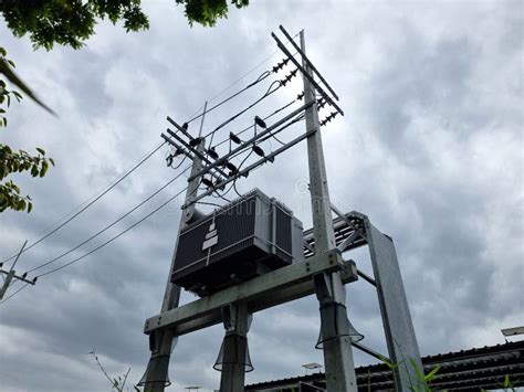 Pole Mounted Distribution Transformer With Drop Out Fuse Lightning