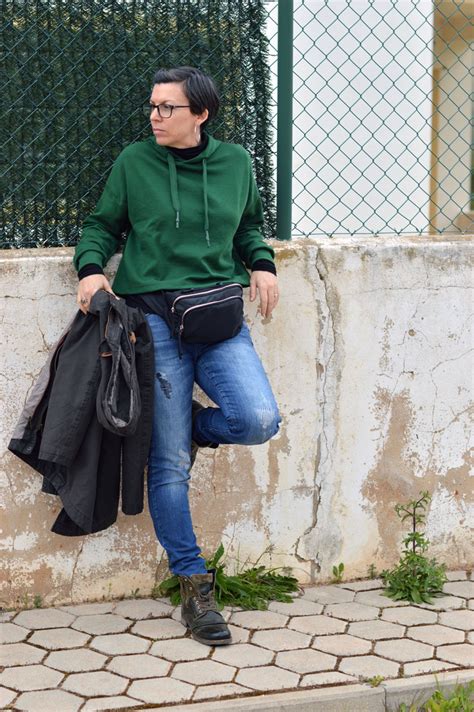 A green hoodie, more bumbags and my first full week at work Suzy Turner