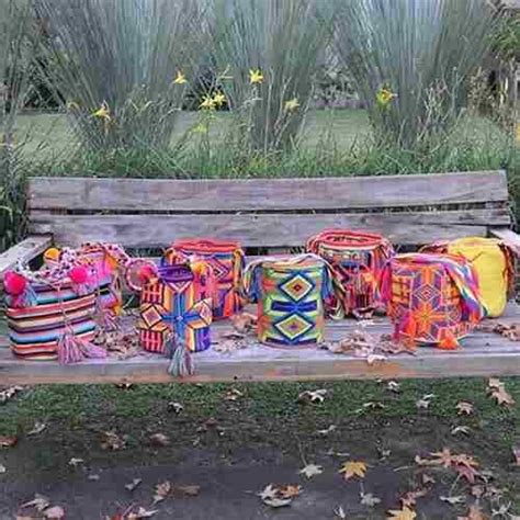 Bolsos Y Mochilas De Los Indigenas Wayuu De Colombia