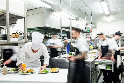 Rede De Restaurante Abre Vagas Para Ajudante De Cozinha Ajudante