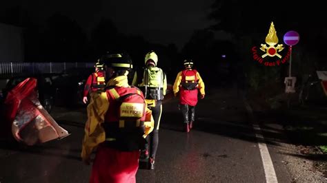 Maltempo In Toscana Campi Bisenzio Sott Acqua Vigili Del Fuoco Col