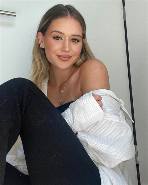 RILEY LEWIS – Instagram Photos 03292022 – HawtCelebs