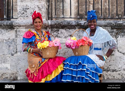 Costume Traditionnel Cubain Banque D Image Et Photos Page 2 Alamy