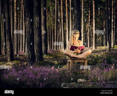 Jolie Blonde Magnifique Banque De Photographies Et Dimages Haute R Solution Alamy