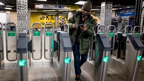 New Subway Fare Gates and Platform Barriers Fail to Impress New Yorkers