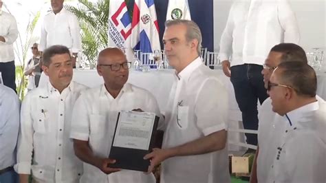 Presidente Luis Abinader Entrega Titulos De Propiedad En Hato Del