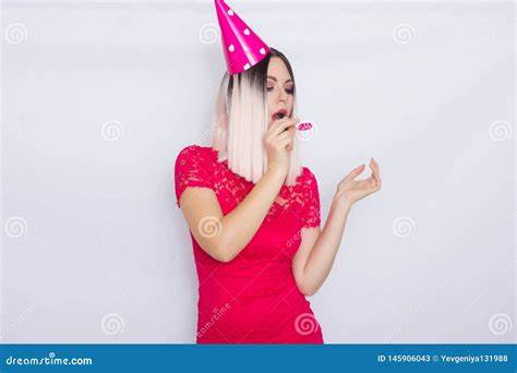 Femme Blonde C L Brant Son Anniversaire Image Stock Image Du Beau Amusement
