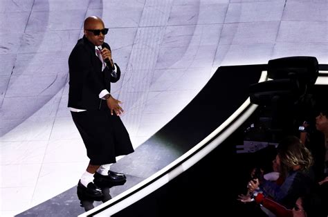 Jermaine Dupri Reacts To Super Bowl Outfit Roasts It S Funny As Hell