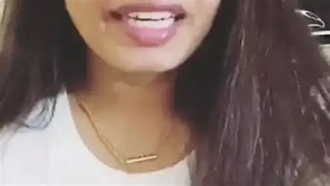 Sri Lankan Babe Exposing Her Boobs XHamster